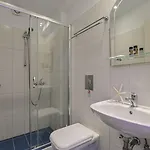 Zeus Hotel