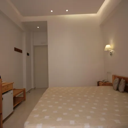Zeus Hotel 2*